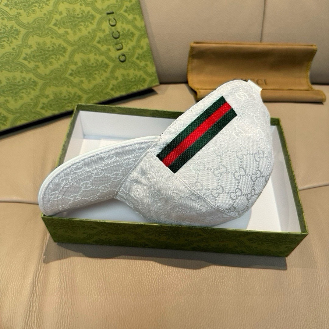 
万年经典款！杏色，黑色有s和L码
配盒子布袋，Gucci(古奇)经典原单棒球帽😍😍专柜11开模订制，最
