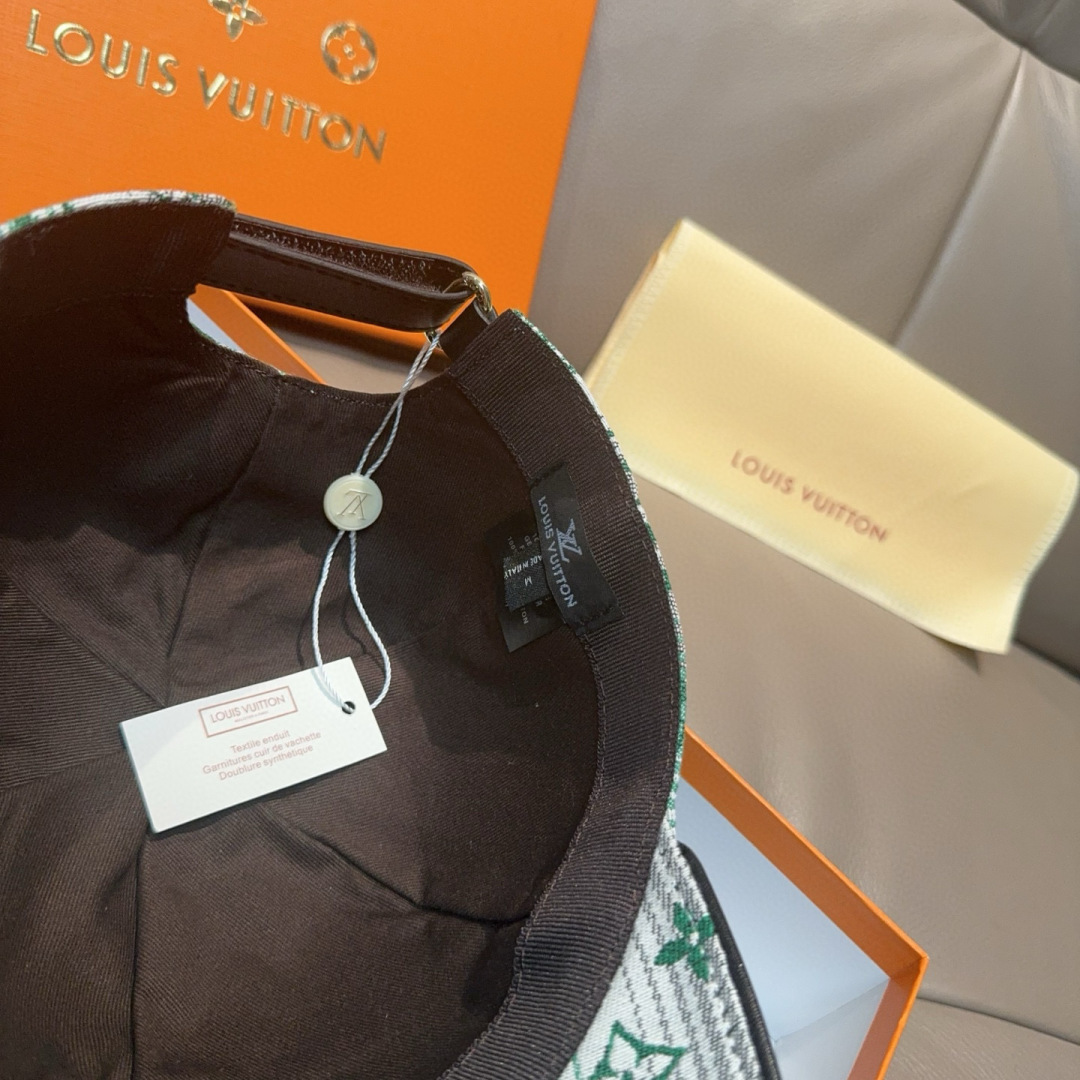 
配盒子布袋，LV路易威登新款原单棒球帽，LV渐变提花，专柜11开模订制，原版帆布面料+头层牛皮，轻盈透