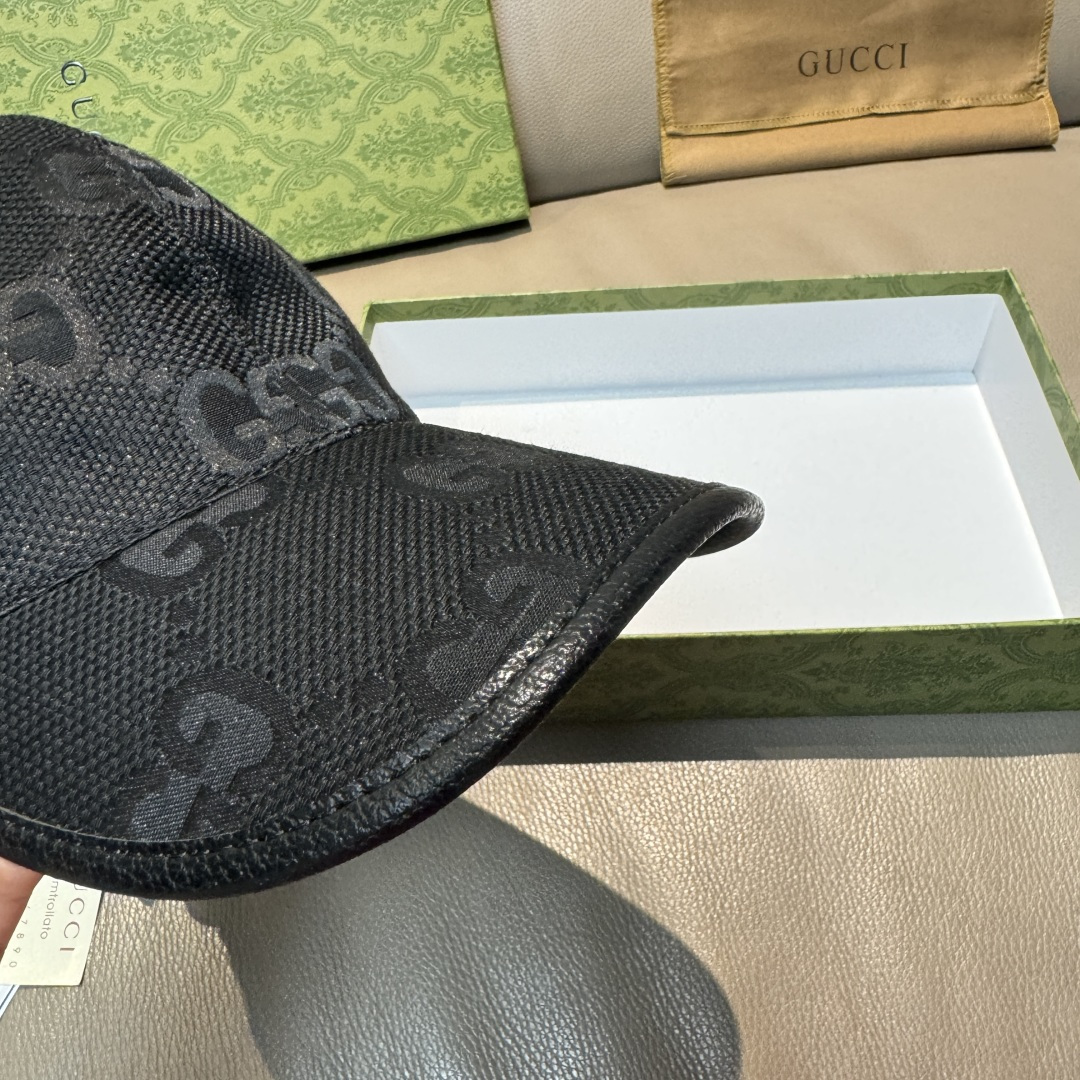 
配包装布袋，Gucci古奇新款原单棒球帽， 大双G，专柜11开模订制，原版帆布面料+头层牛皮，轻盈透气
