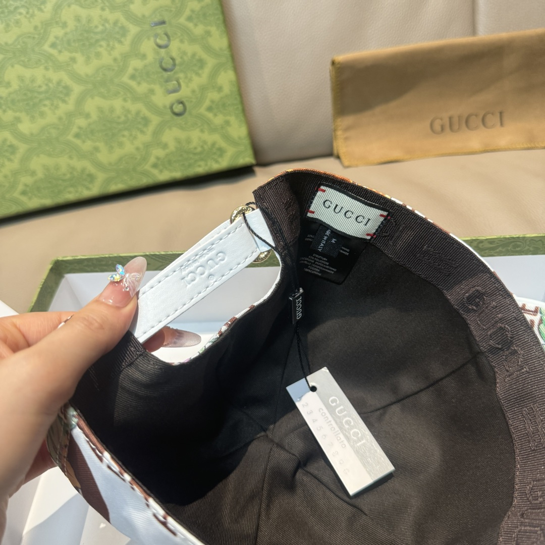 
配盒子布袋，Gucci(古奇)新款原单棒球帽， Gucci北面印花，专柜11，进口帆布+头层牛皮，代购