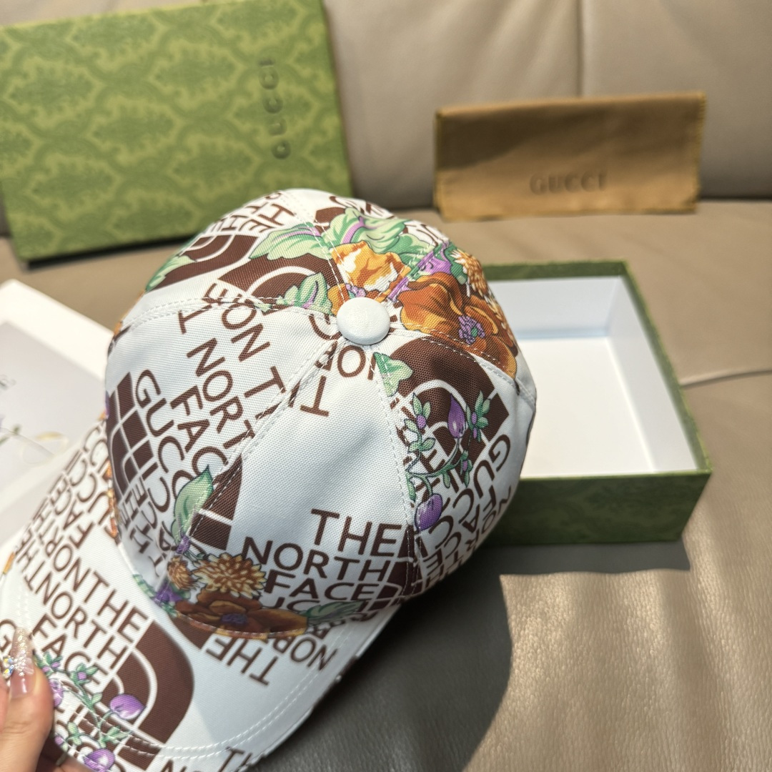 
配盒子布袋，Gucci(古奇)新款原单棒球帽， Gucci北面印花，专柜11，进口帆布+头层牛皮，代购