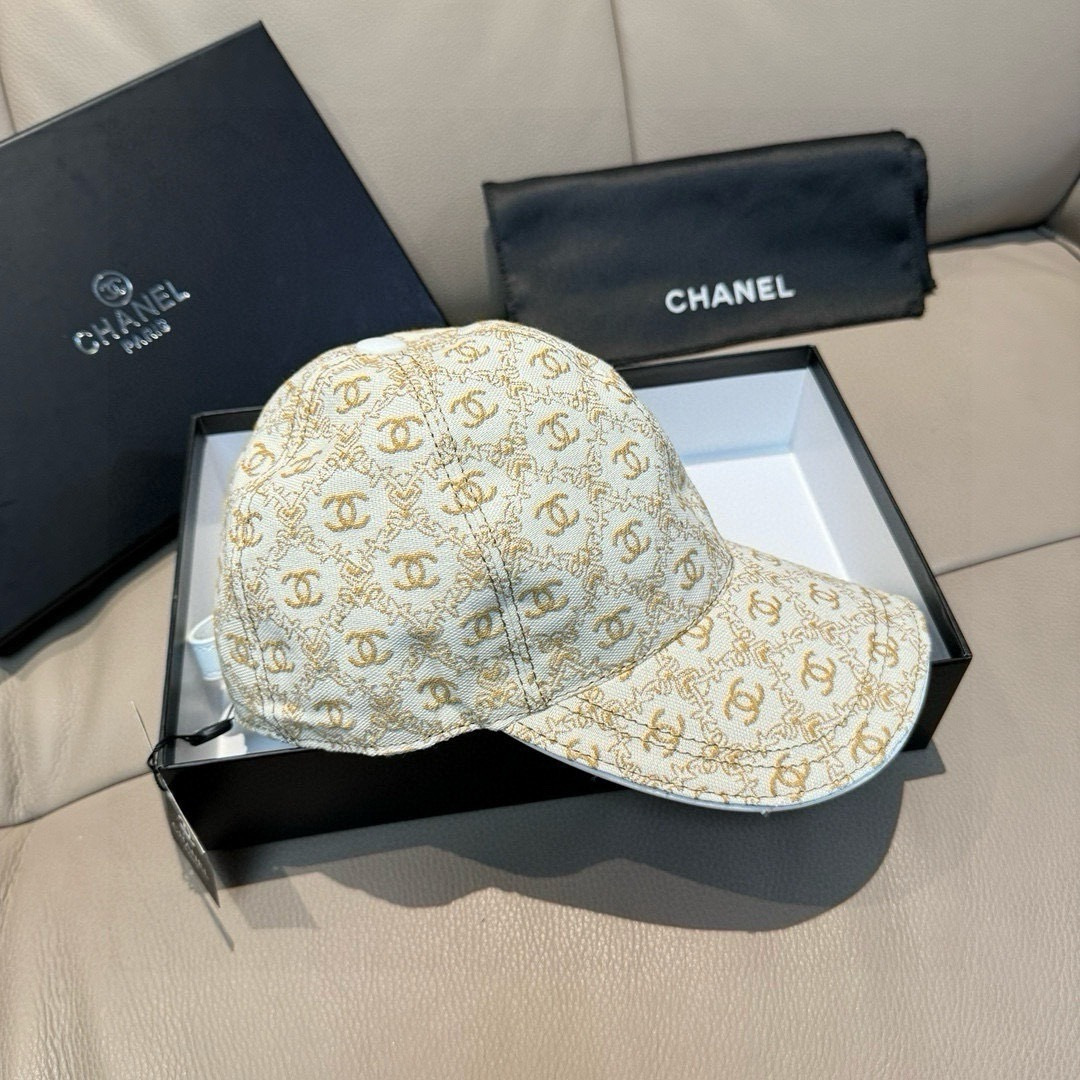 
新款出货！
配盒子布袋，Chanel(香奈儿)新款原单棒球帽， 小双C提花，专柜11开模订制，原版帆布