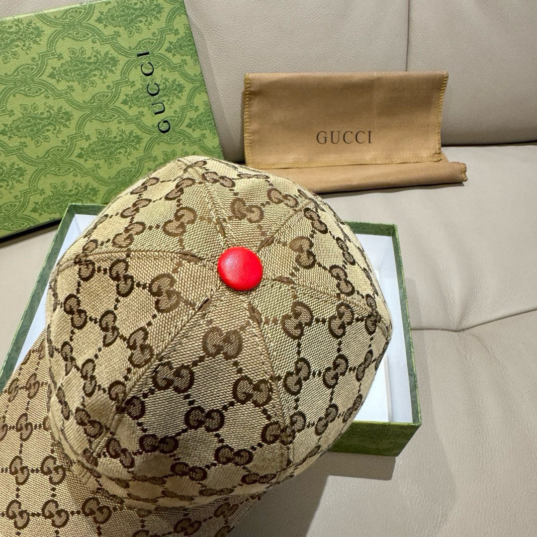 
配盒子布袋，Gucci(古奇)经典原单棒球帽， 五星织带，11开模订制，原版帆布料+头层牛皮，代购热门