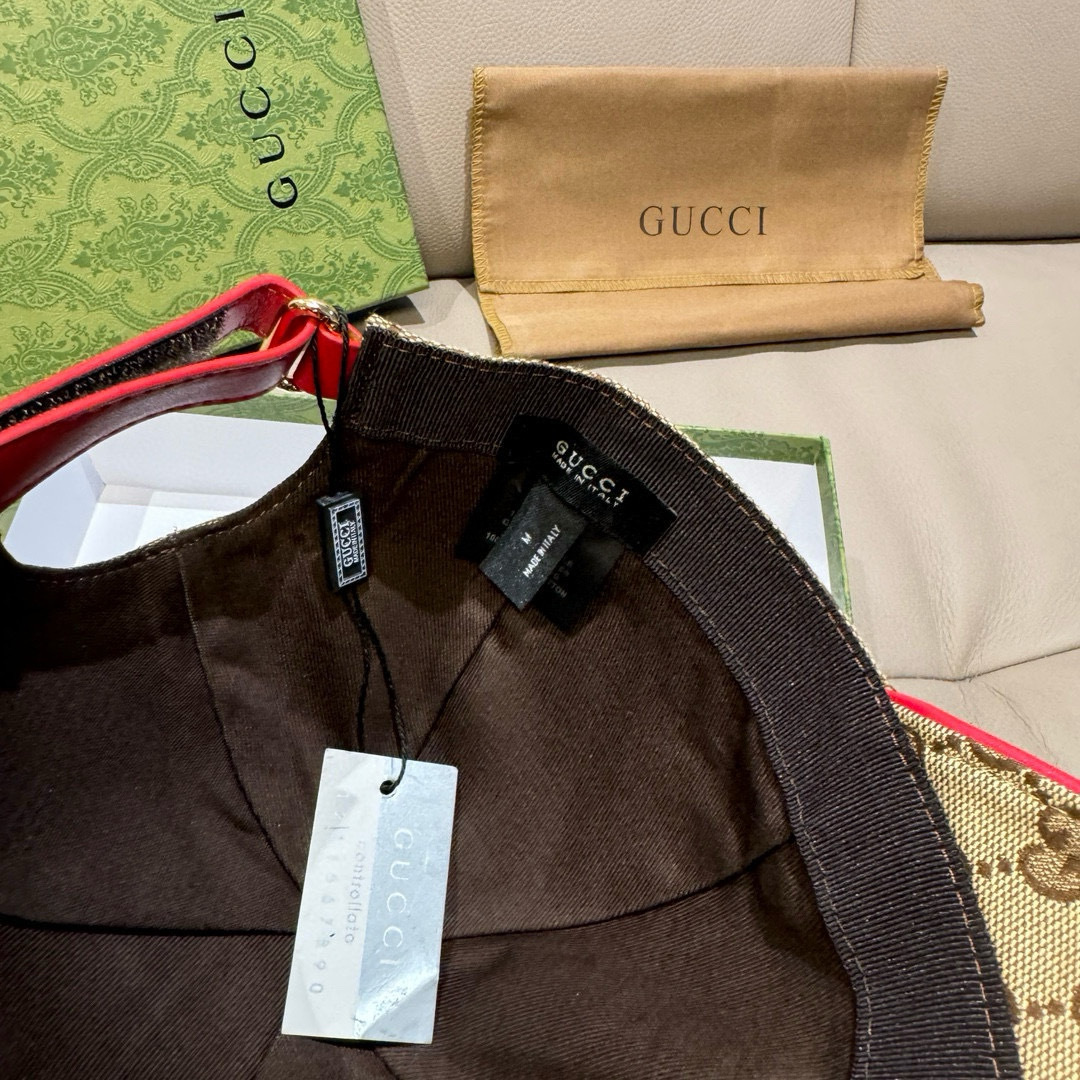 
配盒子布袋，Gucci(古奇)经典原单棒球帽， 五星织带，11开模订制，原版帆布料+头层牛皮，代购热门