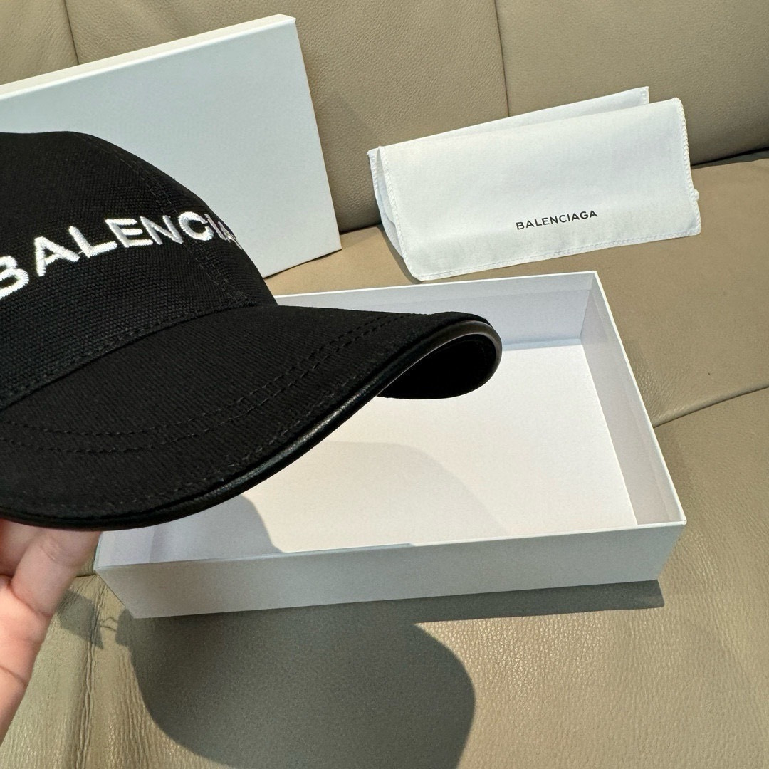 
配盒子布袋，Balenciaga（巴黎世家）经典原单棒球帽，11开模订制，全新立体刺绣，精致无暇！原版