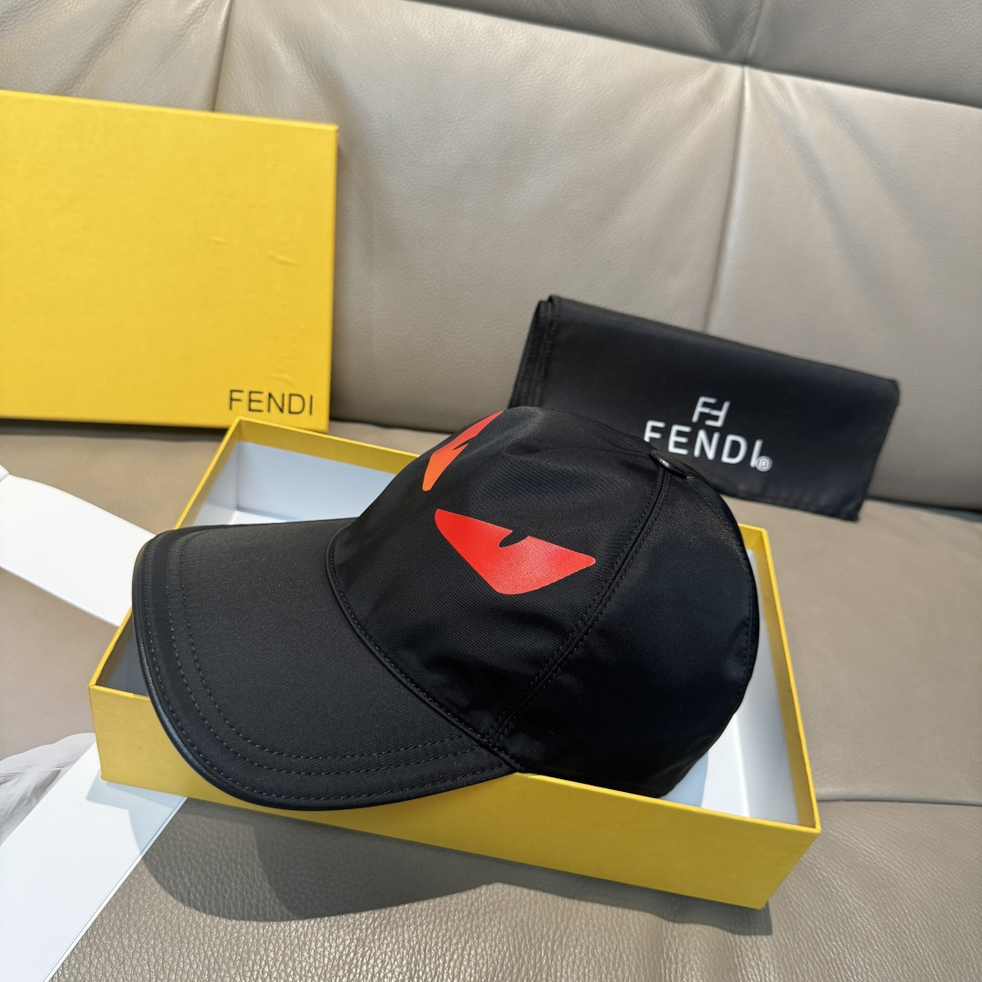 
配盒子布袋，Fendi（芬迪）新款原单棒球帽， 小怪兽，专柜热卖款中，11开模订制，进口降落伞牛津布料