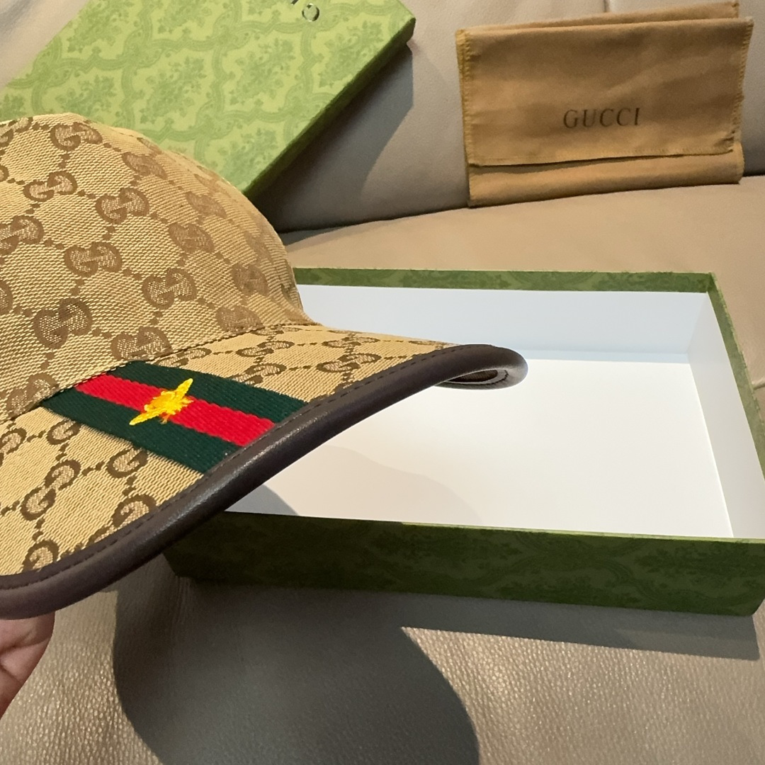 
配盒子布袋，Gucci(古奇)最新原单棒球帽，蜜蜂织带。专柜11开模订制，最高版本，原版帆布料+头层牛