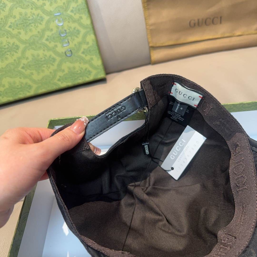 
配盒子布袋，Gucci(古奇)最新原单棒球帽，蜜蜂织带。专柜11开模订制，最高版本，原版帆布料+头层牛