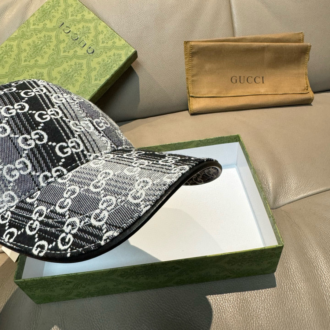 
配盒子布袋，Gucci(古奇)新款原单棒球帽，渐变糖果双G，专柜11开模订制！原版牛仔布料+头层牛皮，