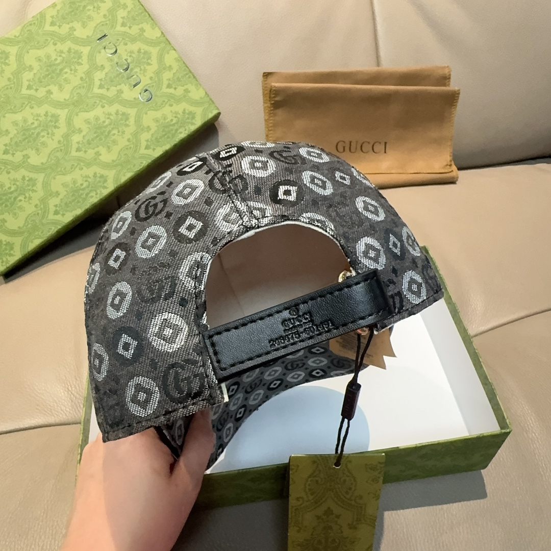 
配包装布袋，Gucci古奇新款原单棒球帽， 双G提花，专柜11开模订制，完美对花，原版帆布面料+头层牛