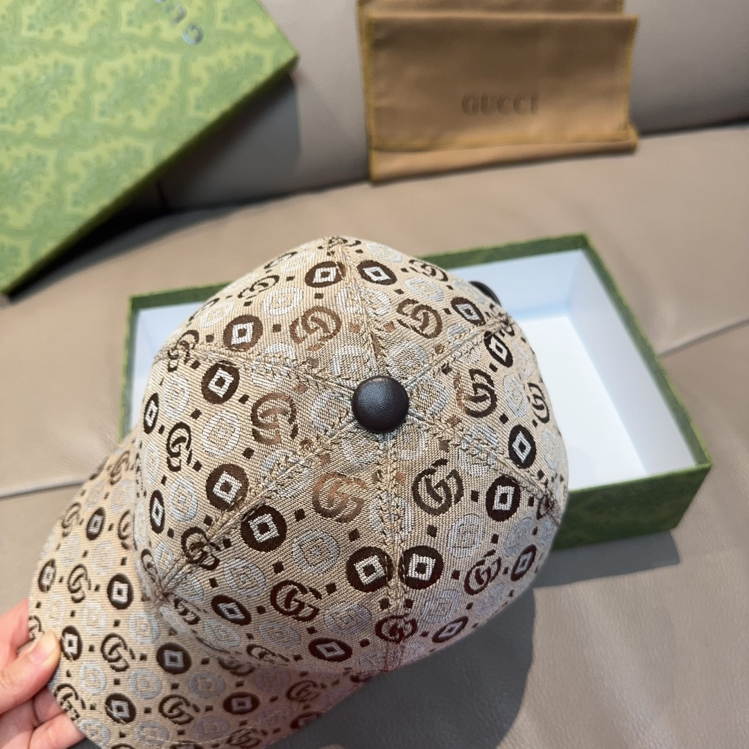 
配包装布袋，Gucci古奇新款原单棒球帽， 双G提花，专柜11开模订制，完美对花，原版帆布面料+头层牛