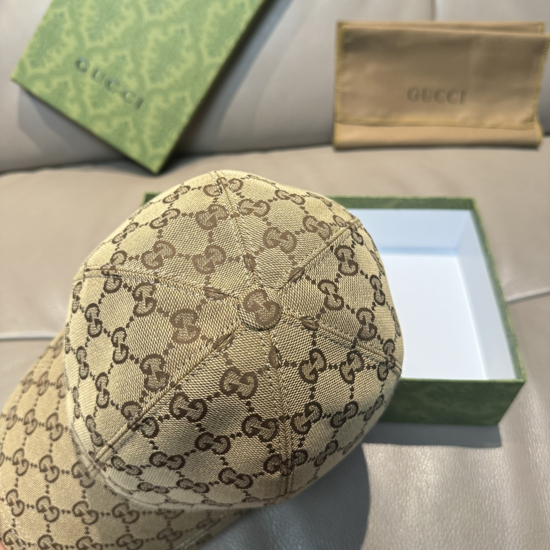 
原单版本出货！
配盒子布袋，Gucci(古奇)最新原单棒球帽，宽版织带。专柜11开模订制，最高版本，原