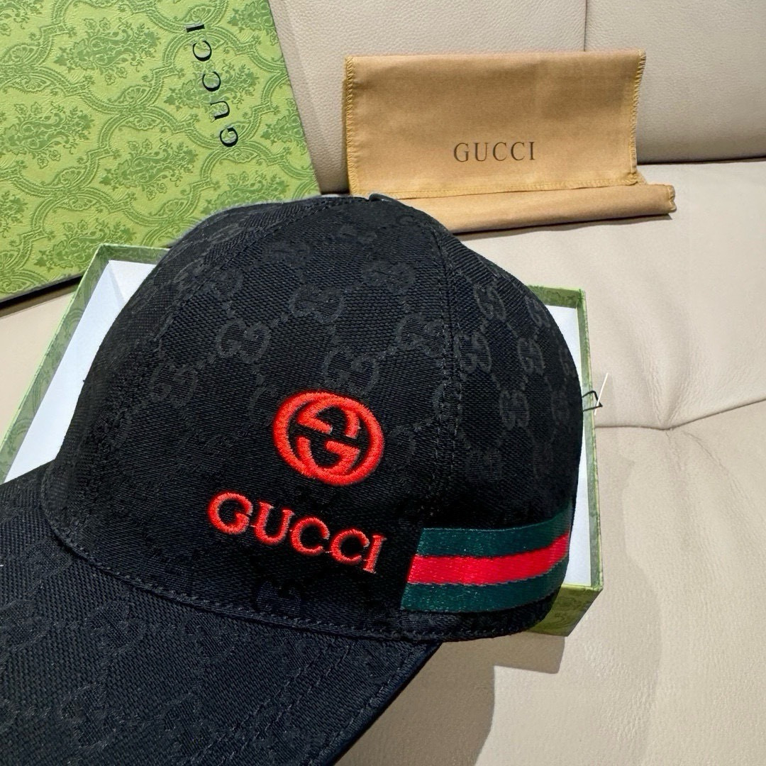 
万年经典款出货！
配盒子布袋，Gucci(古奇)经典原单棒球帽😍😍gucci小刺绣，专柜11开模订制，