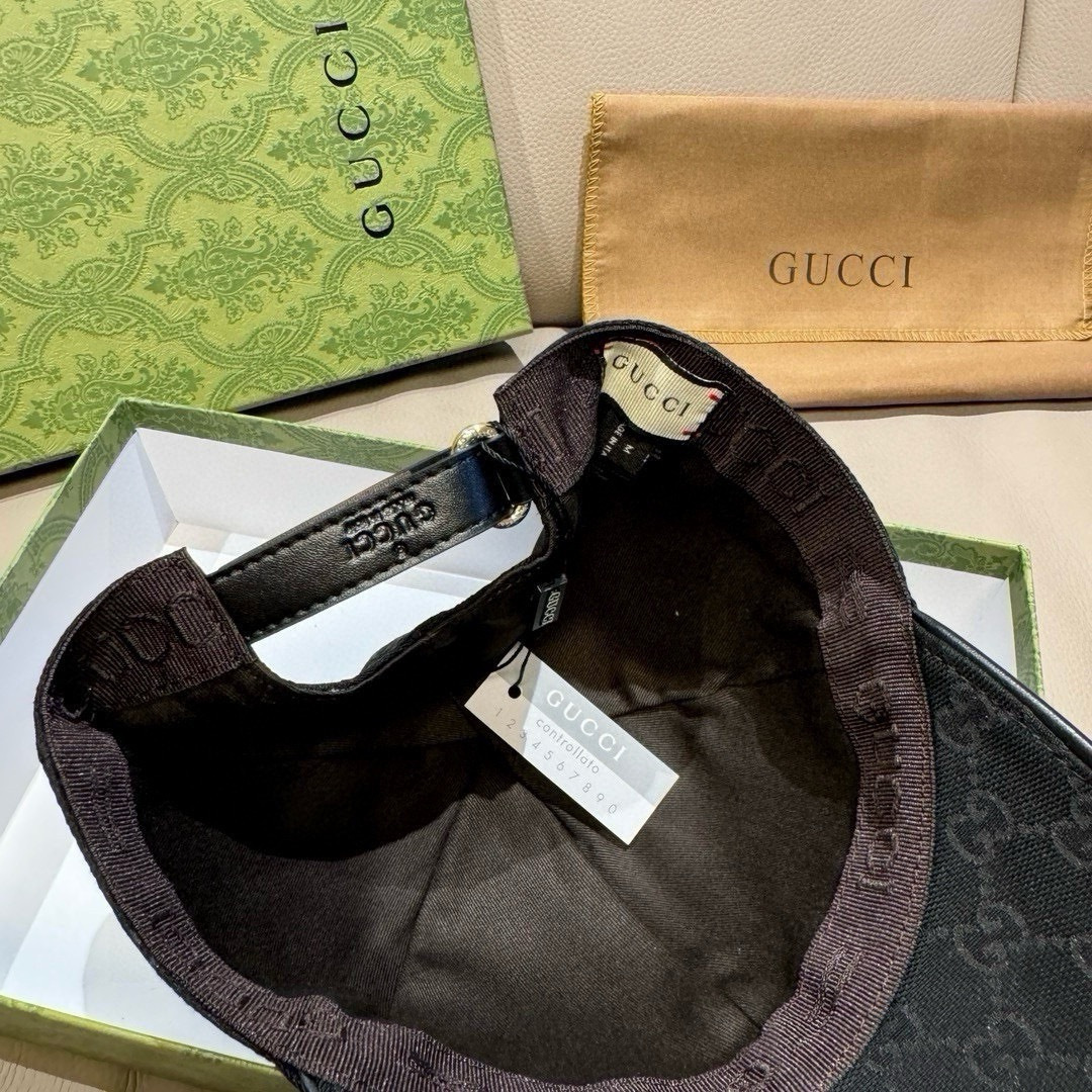 
万年经典款出货！
配盒子布袋，Gucci(古奇)经典原单棒球帽😍😍gucci小刺绣，专柜11开模订制，