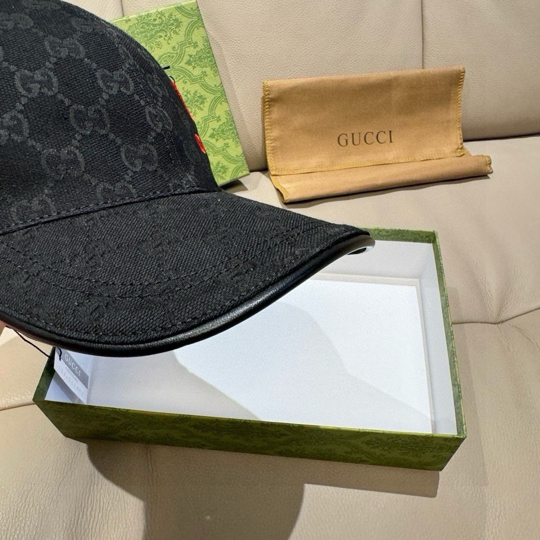 
万年经典款出货！
配盒子布袋，Gucci(古奇)经典原单棒球帽😍😍gucci小刺绣，专柜11开模订制，