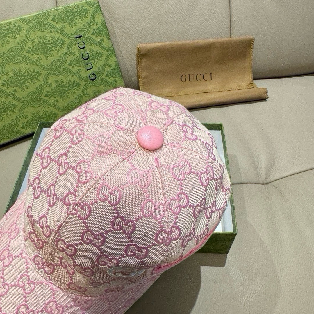 
万年经典款出货！
配盒子布袋，Gucci(古奇)经典原单棒球帽😍😍gucci小刺绣，专柜11开模订制，