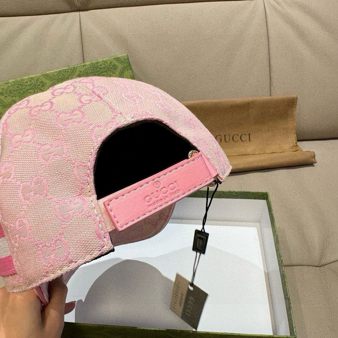 
万年经典款出货！
配盒子布袋，Gucci(古奇)经典原单棒球帽😍😍gucci小刺绣，专柜11开模订制，