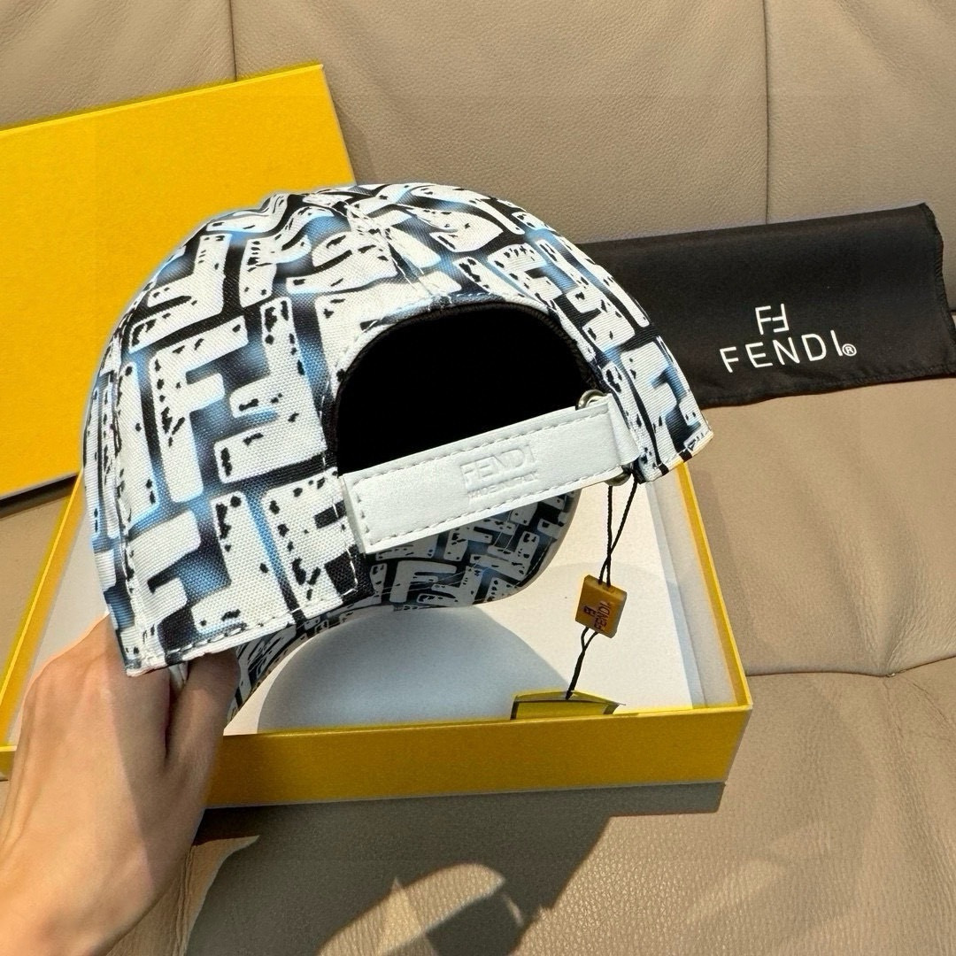 
配盒子布袋，Fendi（芬迪）新款原单棒球帽， 双F提花，专柜常年热卖款，口碑极佳，11开模订制，原版