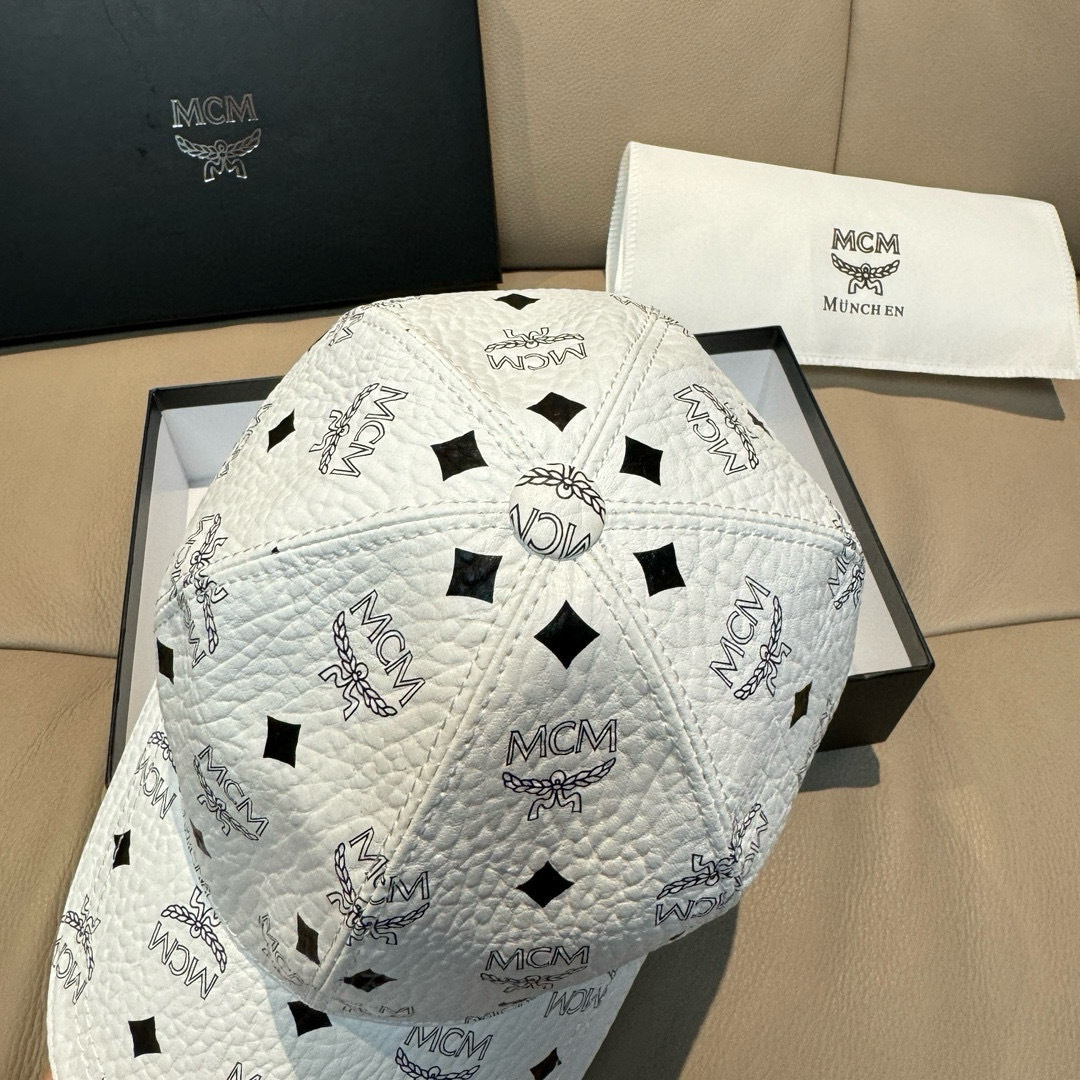 
新款出货
配包装布袋，MCM经典原单棒球帽，11开模订制，原版专柜PVC革+头层牛皮包边，长年爆版，质