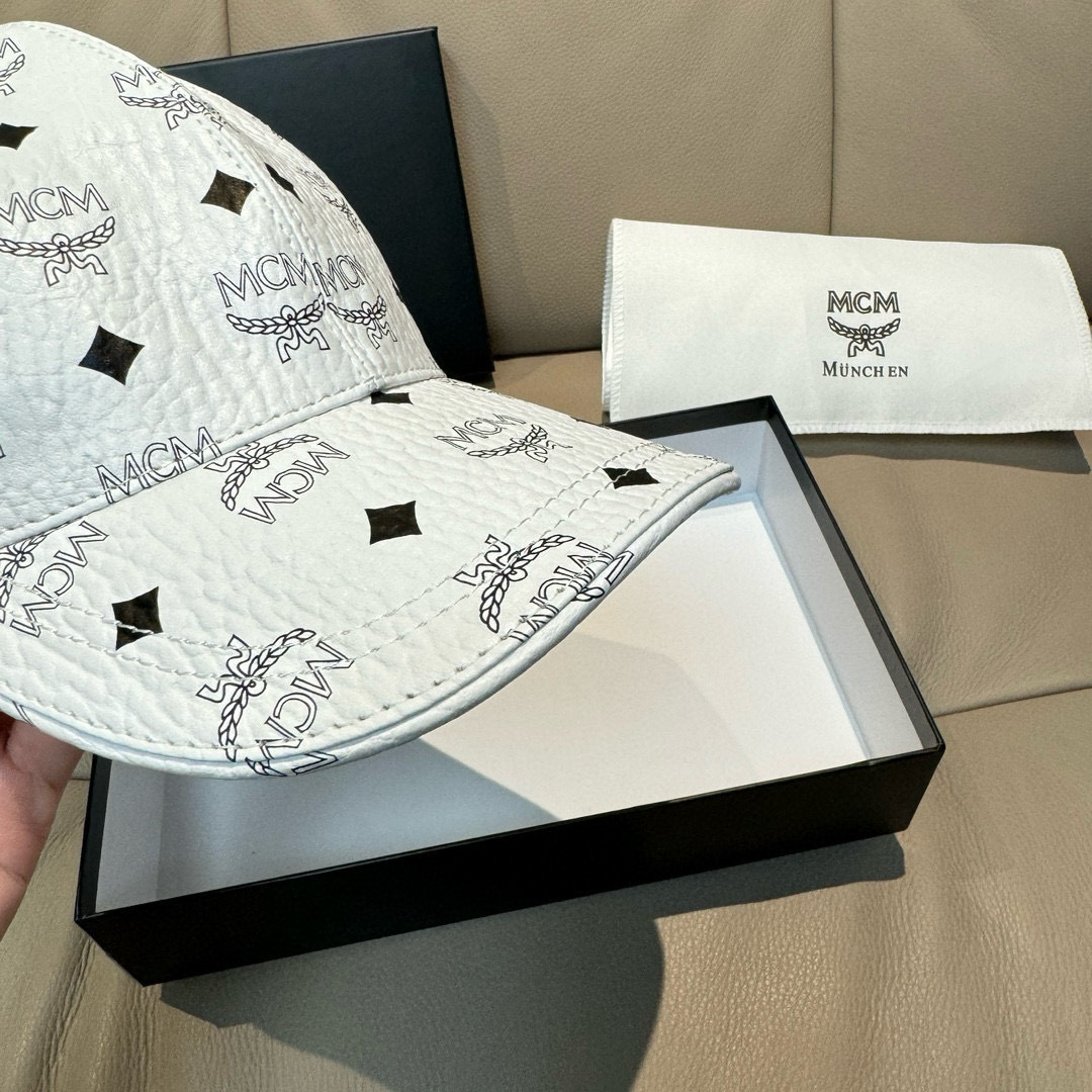 
新款出货
配包装布袋，MCM经典原单棒球帽，11开模订制，原版专柜PVC革+头层牛皮包边，长年爆版，质