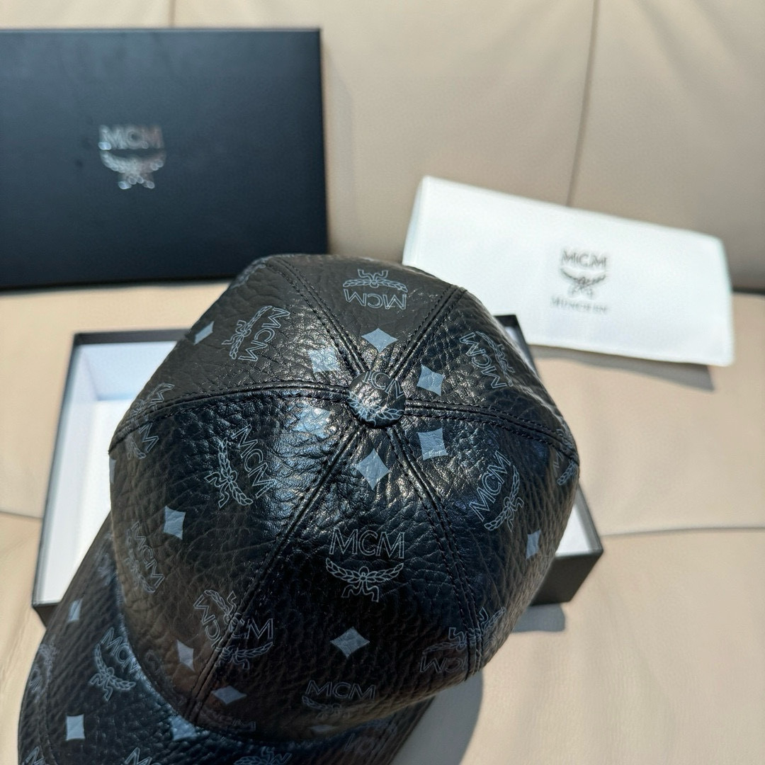 
新款出货
配包装布袋，MCM经典原单棒球帽，11开模订制，原版专柜PVC革+头层牛皮包边，长年爆版，质