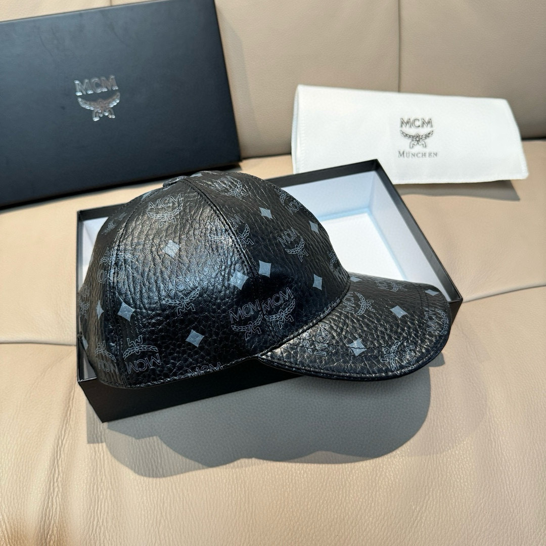 
新款出货
配包装布袋，MCM经典原单棒球帽，11开模订制，原版专柜PVC革+头层牛皮包边，长年爆版，质