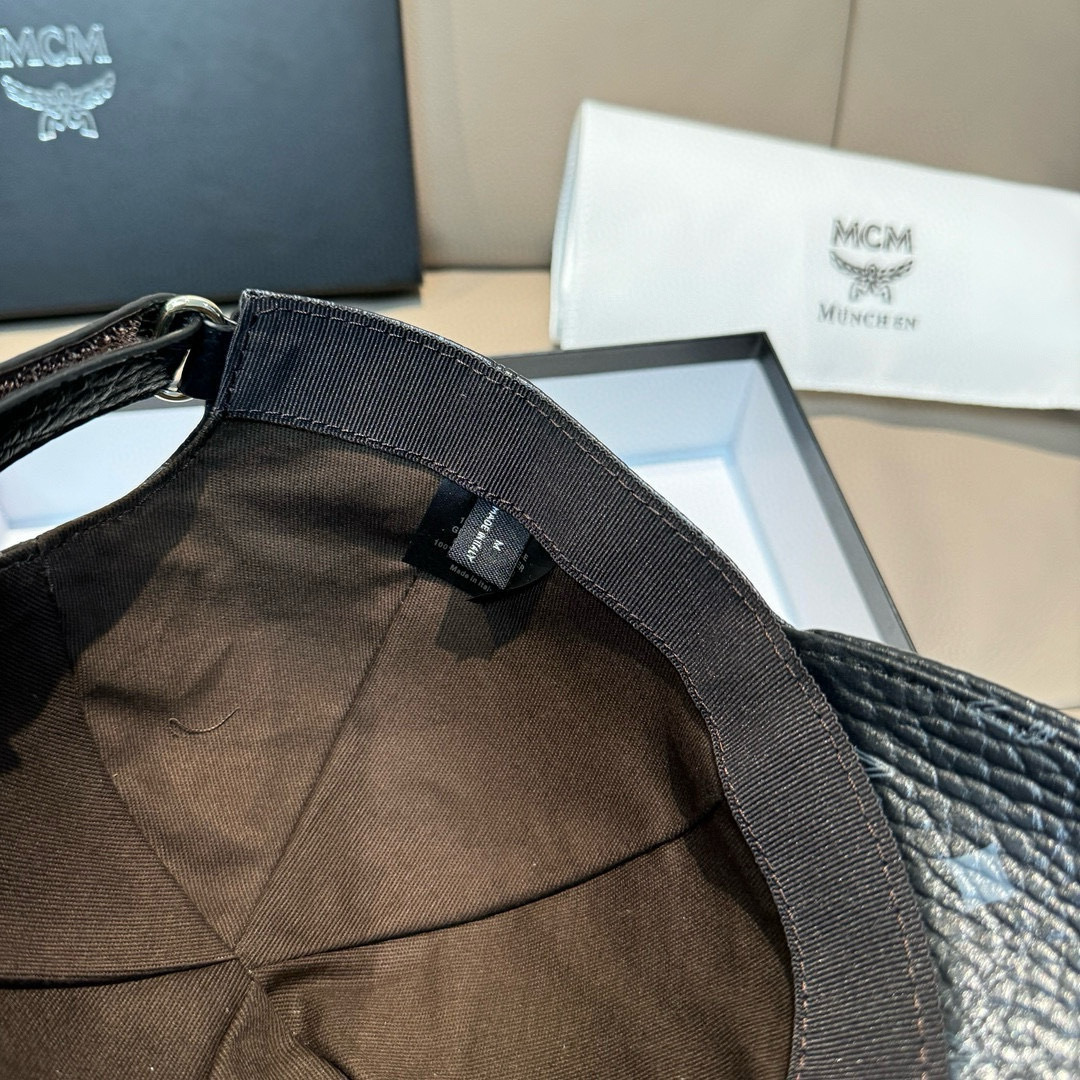 
新款出货
配包装布袋，MCM经典原单棒球帽，11开模订制，原版专柜PVC革+头层牛皮包边，长年爆版，质