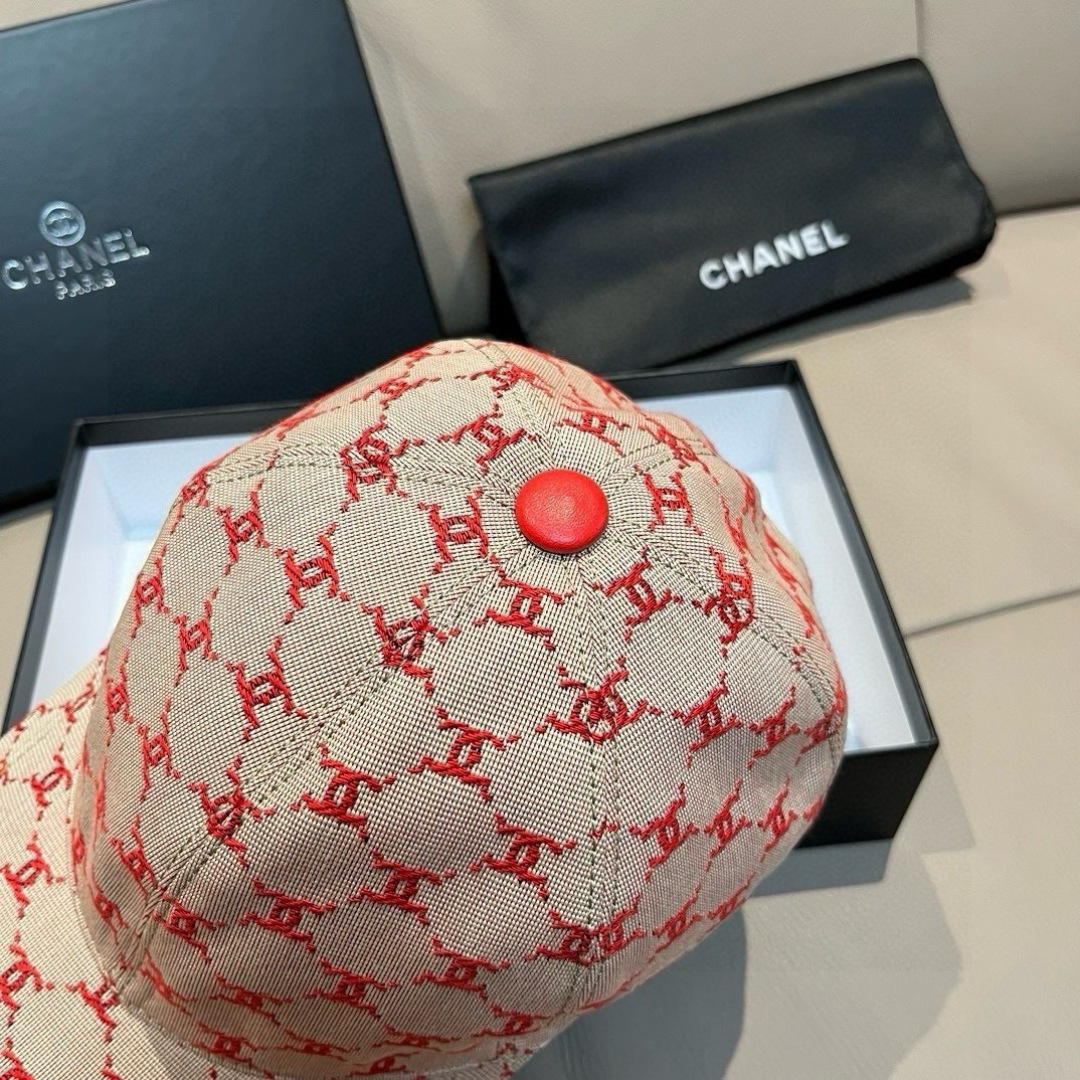 
新款出货！
配盒子布袋，Chanel(香奈儿)新款原单棒球帽， 小双C提花，专柜11开模订制，原版帆布
