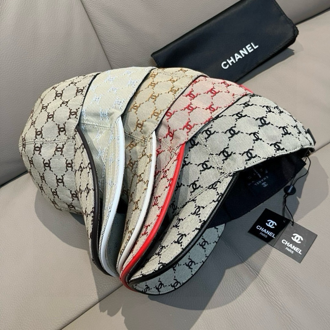 
新款出货！
配盒子布袋，Chanel(香奈儿)新款原单棒球帽， 小双C提花，专柜11开模订制，原版帆布