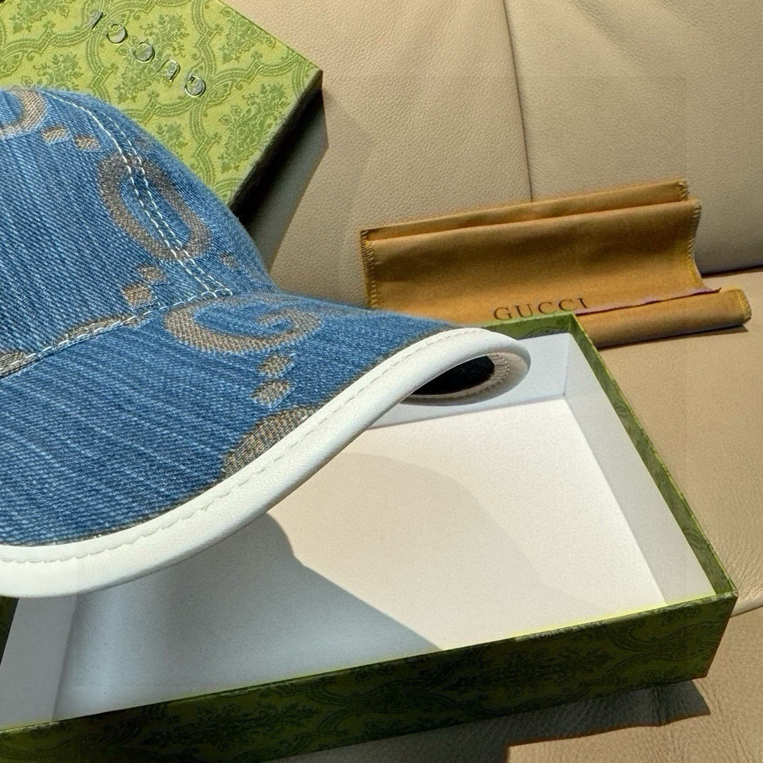 
配包装布袋，Gucci古奇新款原单棒球帽， 大双G，专柜11开模订制，完美对花，原版帆布面料+头层牛皮