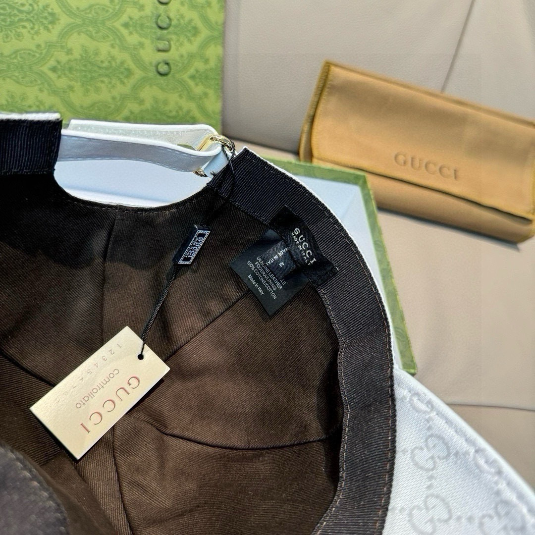 
配包装布袋，Gucci古奇新款原单棒球帽， logo织带，专柜11开模订制，原版帆布面料+头层牛皮，轻
