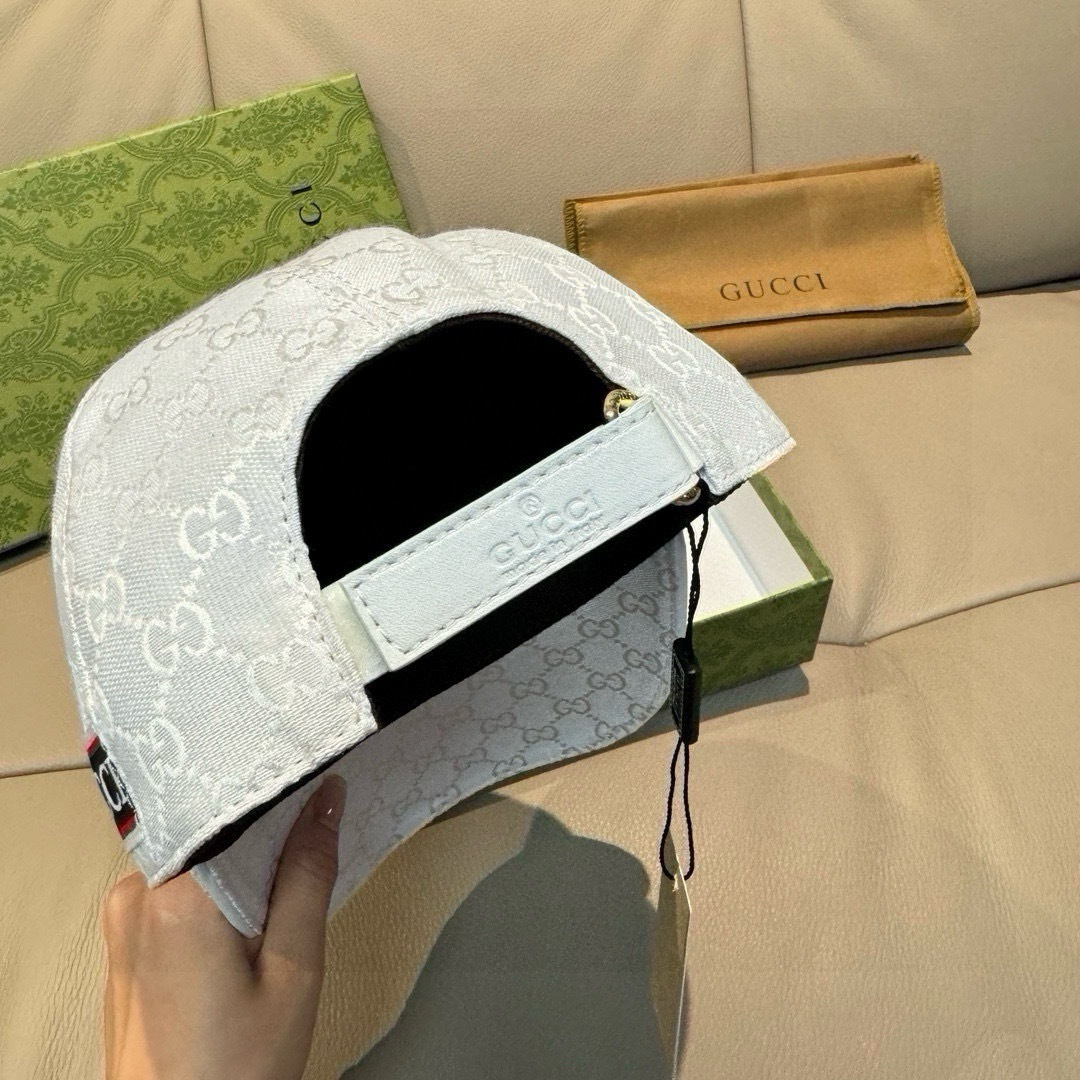 
配包装布袋，Gucci古奇新款原单棒球帽， logo织带，专柜11开模订制，原版帆布面料+头层牛皮，轻