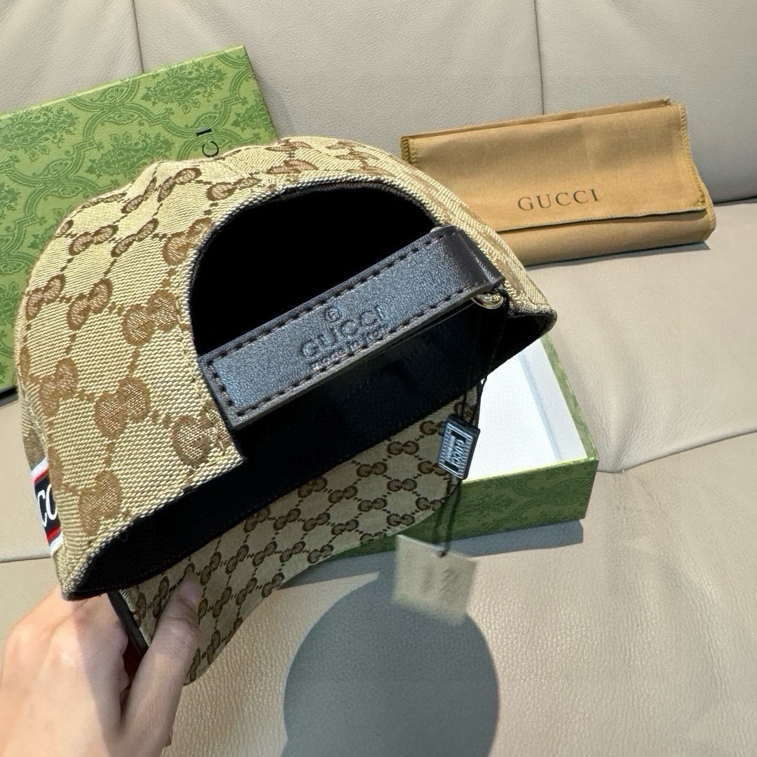 
配包装布袋，Gucci古奇新款原单棒球帽， logo织带，专柜11开模订制，原版帆布面料+头层牛皮，轻