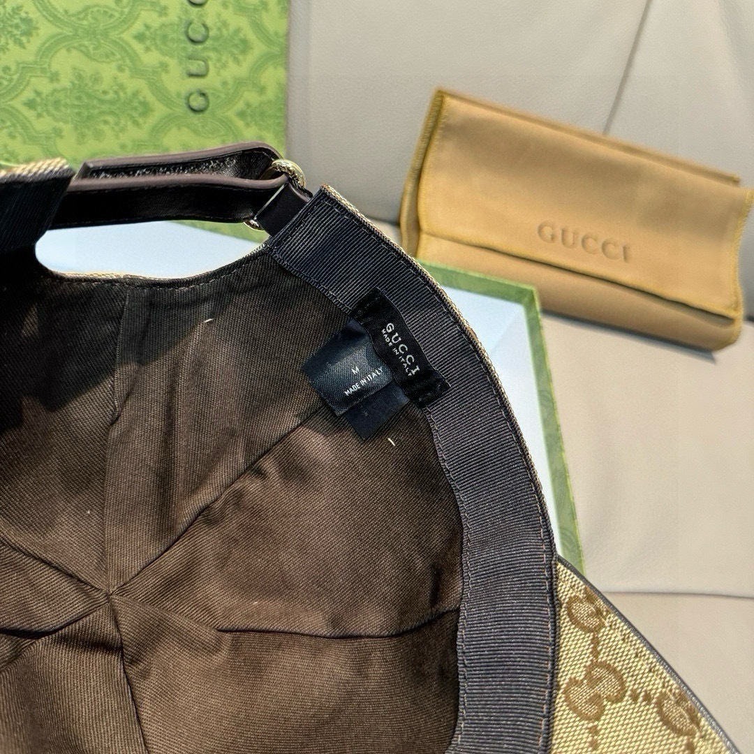 
配包装布袋，Gucci古奇新款原单棒球帽， logo织带，专柜11开模订制，原版帆布面料+头层牛皮，轻