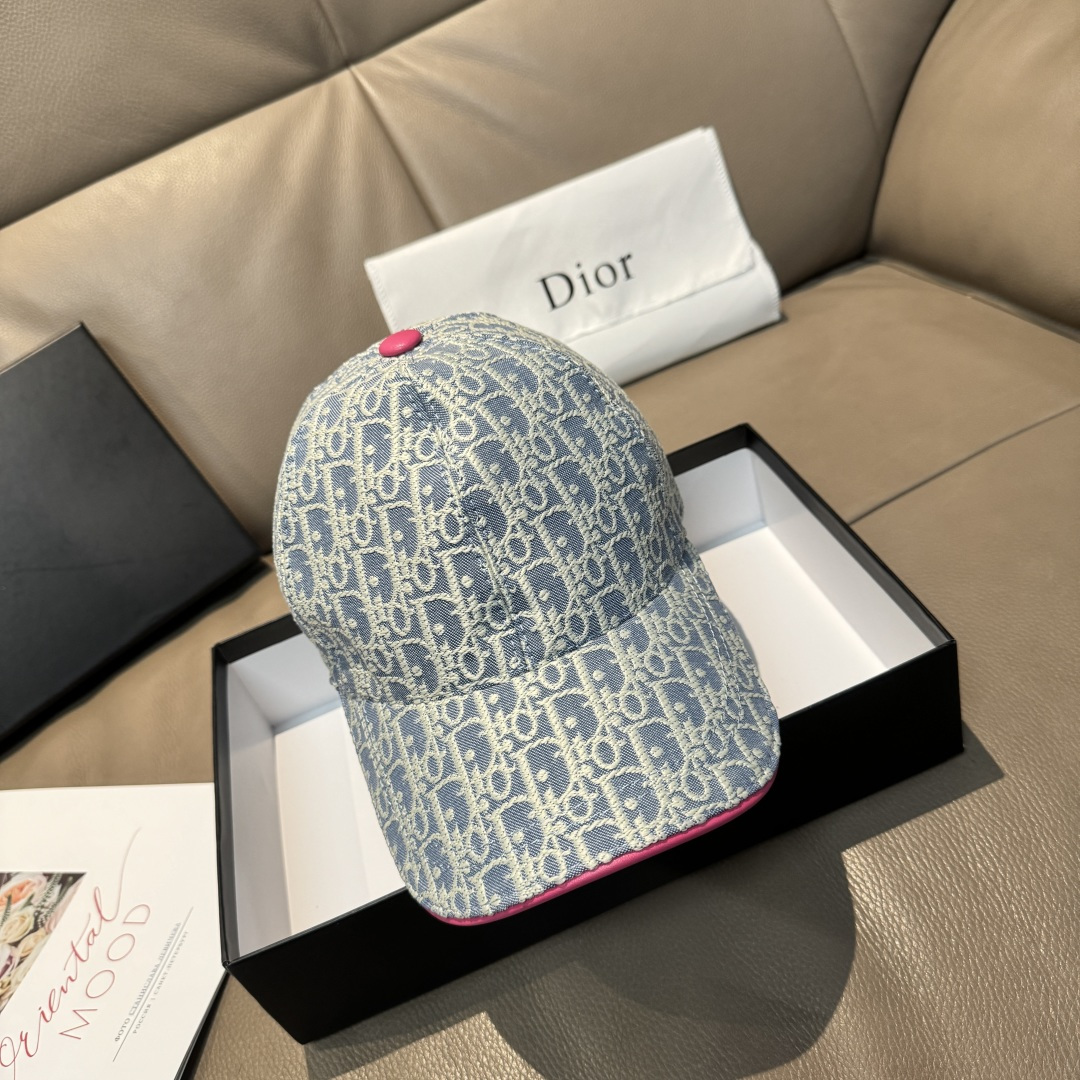 
配盒子布袋，Dior(迪奥)新款原单棒球帽， Dior老花，复古韵味十足，专柜断货热门，11开模订制，