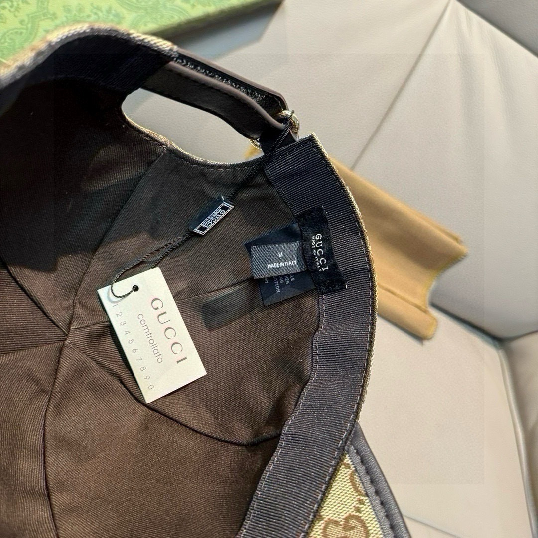 
配盒子布袋，Gucci(古奇)新款原单棒球帽，11开模订制，重工刺绣，细节可媲美专柜，原版帆布料+头层