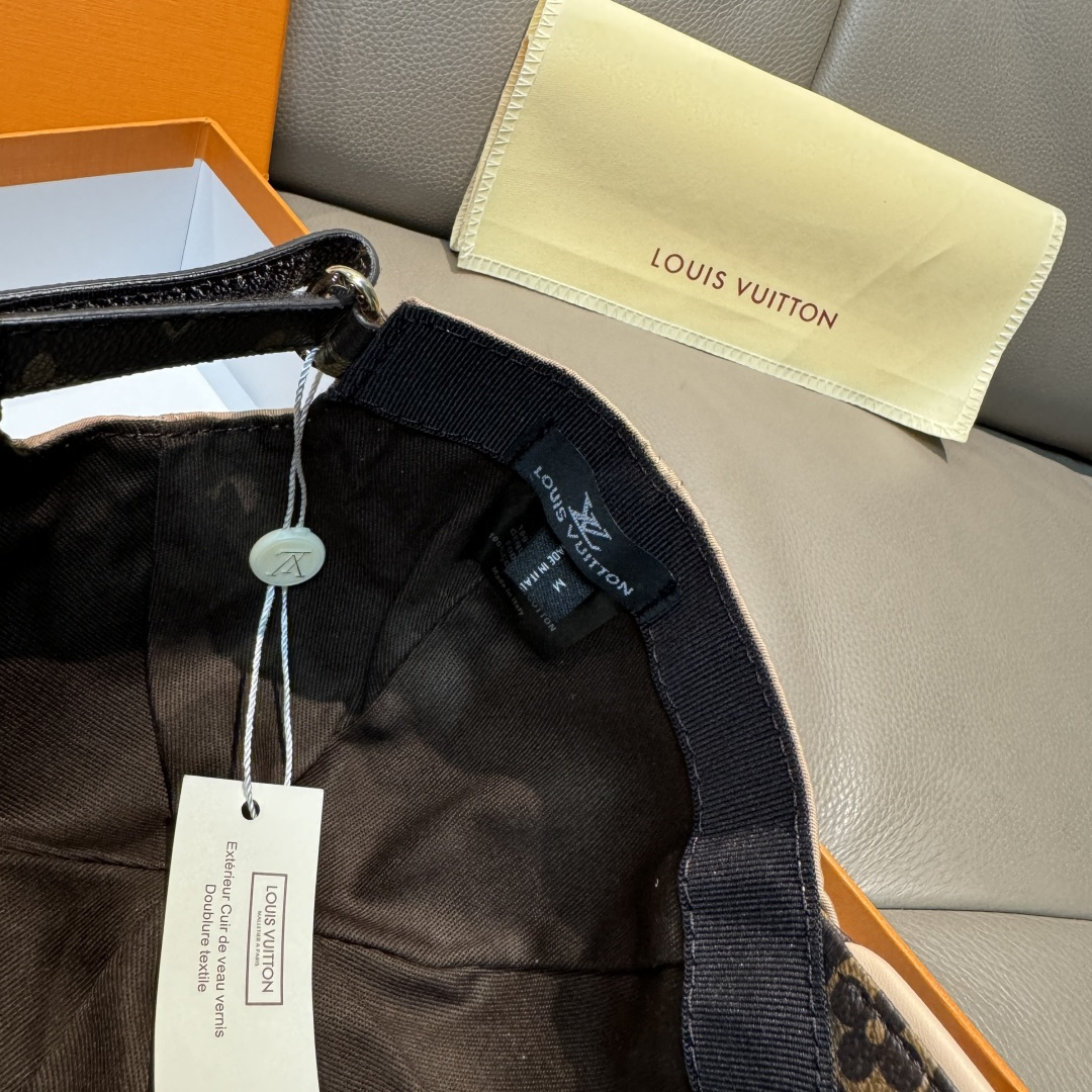 
配盒子布袋，LV(路易威登)新款原单棒球帽，老花拼接，11开模订制，原版印花绸缎面料+专柜老花皮，做工