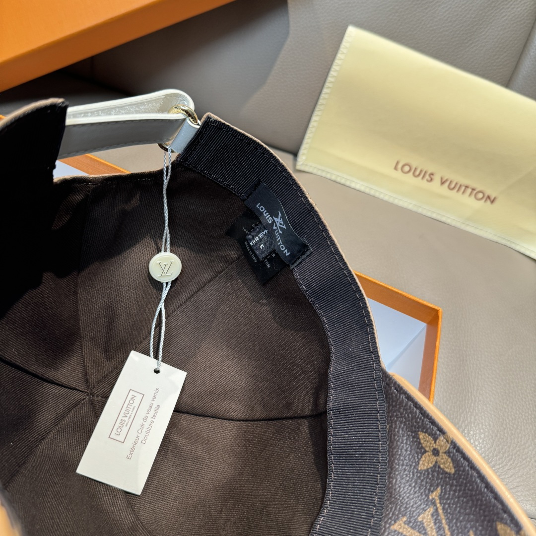 
配盒子布袋，LV(路易威登)新款原单棒球帽，老花拼接，11开模订制，原版印花绸缎面料+专柜老花皮，做工