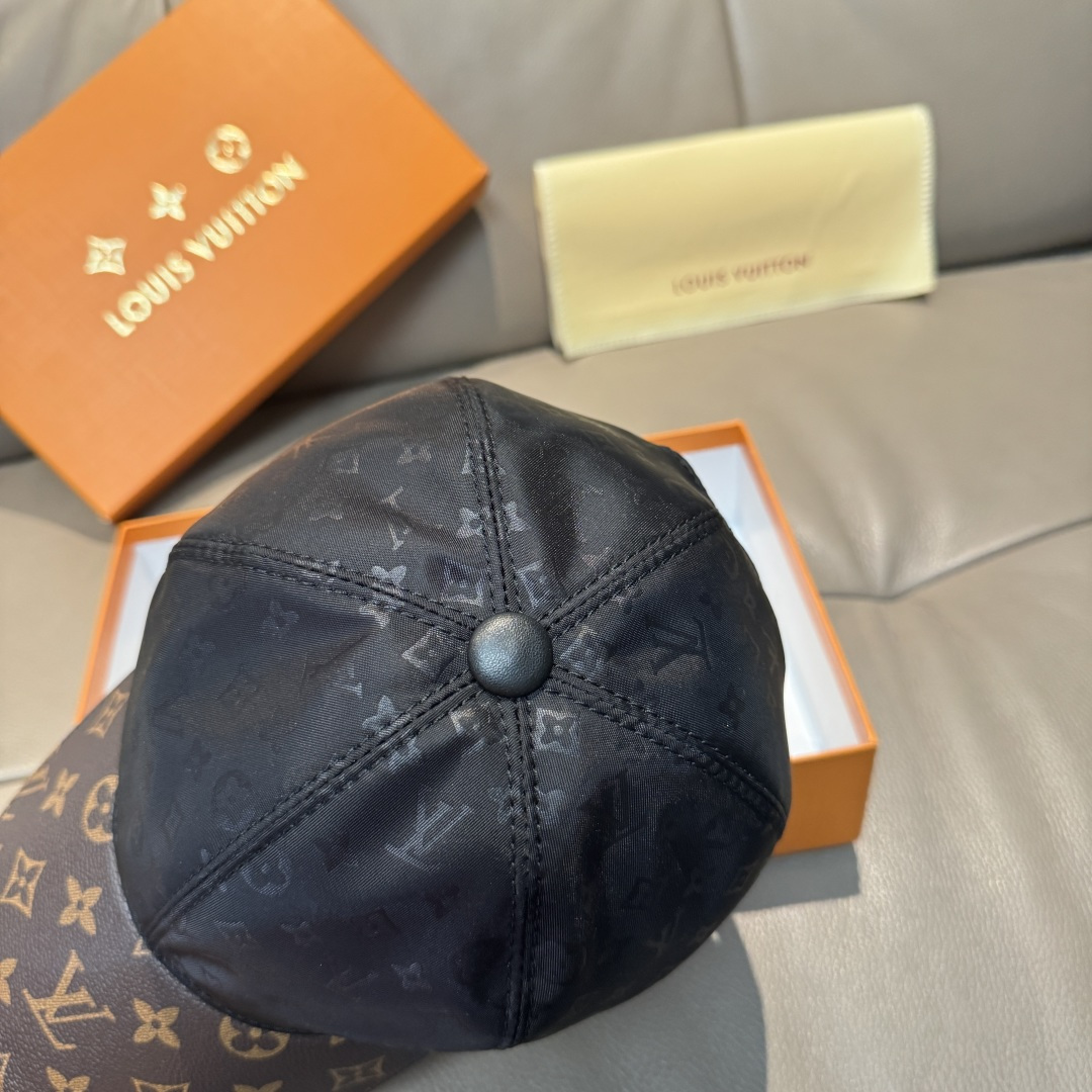 
配盒子布袋，LV(路易威登)新款原单棒球帽，老花拼接，11开模订制，原版印花绸缎面料+专柜老花皮，做工