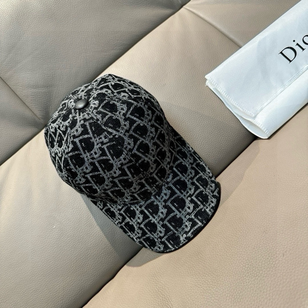 
配盒子布袋，Dior(迪奥)新款原单棒球帽， Dior老花，复古韵味十足，专柜断货热门，11开模订制，