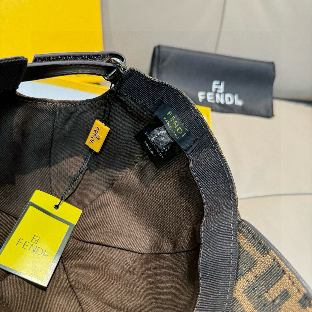 
配盒子布袋，Fendi（芬迪）新款原单棒球帽， 双F提花，专柜常年热卖款，口碑极佳，11开模订制，原版
