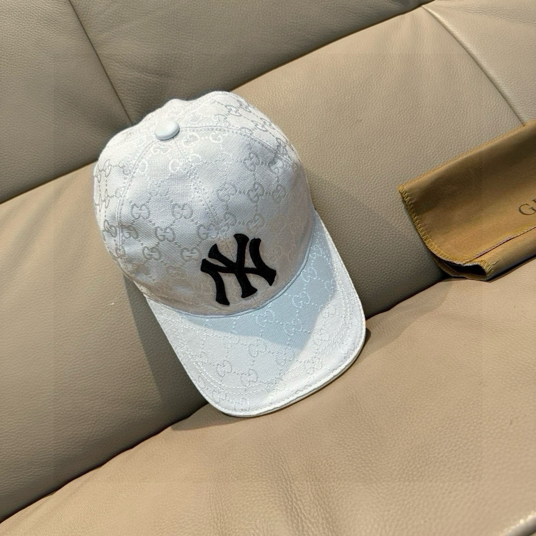 
爆款全色到货
NY&Gucci（古奇)合作款棒球帽， 专柜最新款，NY刺绣，11开模订制，原厂透气帆布