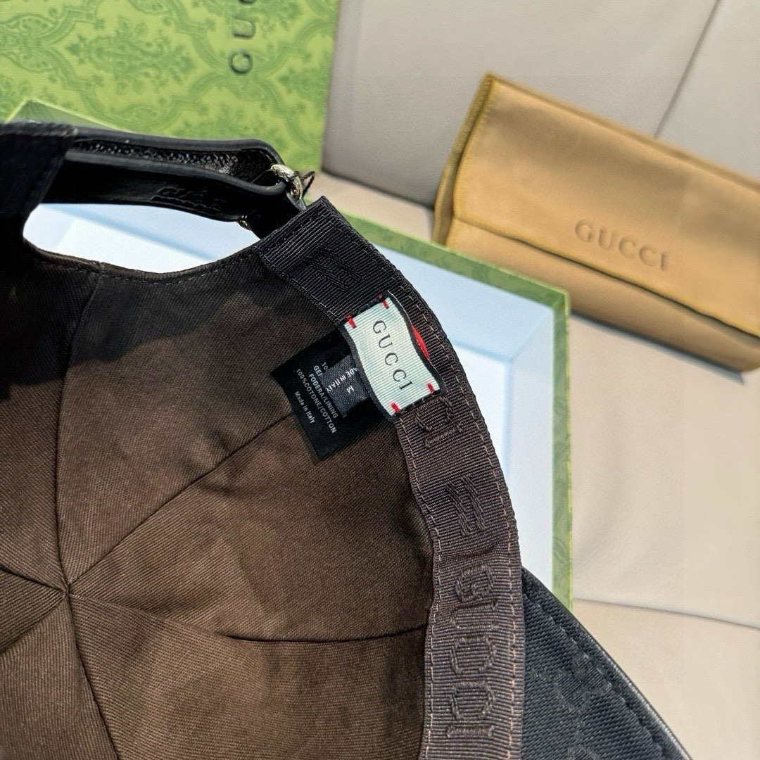 
配盒子布袋，Gucci(古奇)春夏新款原单棒球帽， logo织带，11开模订制，原版帆布料+头层牛皮，