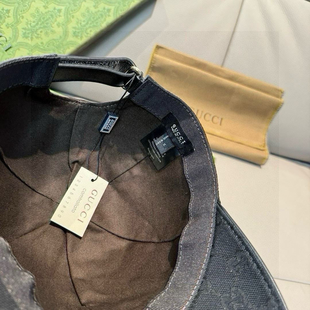 
配盒子布袋，Gucci(古奇)新款原单棒球帽， 艺术字刺绣，11开模订制，重工刺绣，细节可媲美专柜，原