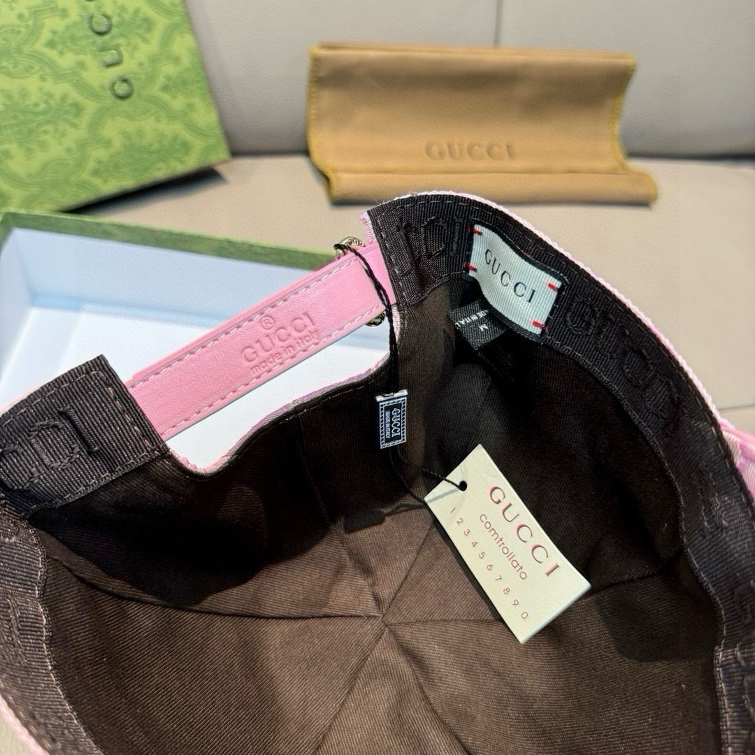 
万年经典款！杏色，黑色有s和L码
配盒子布袋，Gucci(古奇)经典原单棒球帽😍😍专柜11开模订制，最