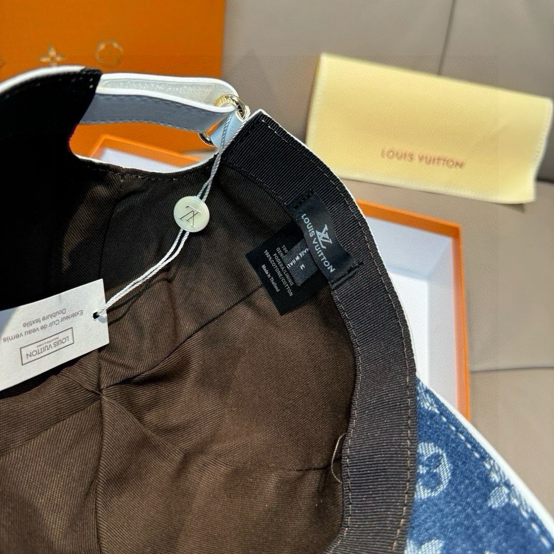 
新款出货！
配盒子布袋，LV(路易威登)新款原单棒球帽，老花拼接，11开模订制，原版纯棉布料+专柜老花