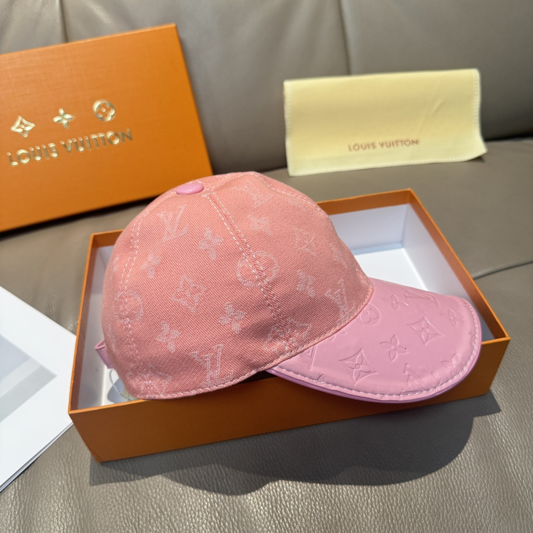 
配盒子布袋，LV(路易威登)新款原单棒球帽，牛皮压花，11开模订制，原版牛仔布料，做工细致完美，质量超
