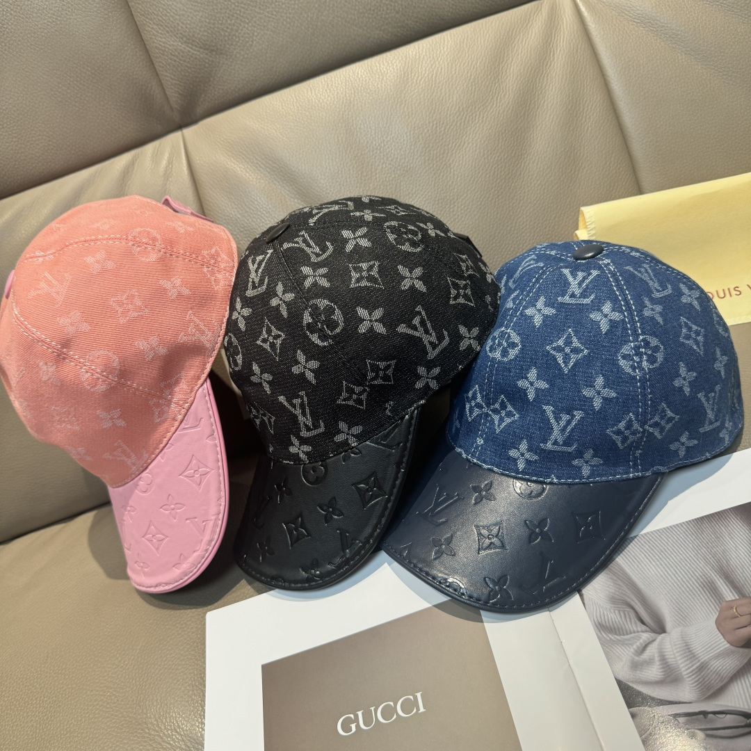 
配盒子布袋，LV(路易威登)新款原单棒球帽，牛皮压花，11开模订制，原版牛仔布料，做工细致完美，质量超
