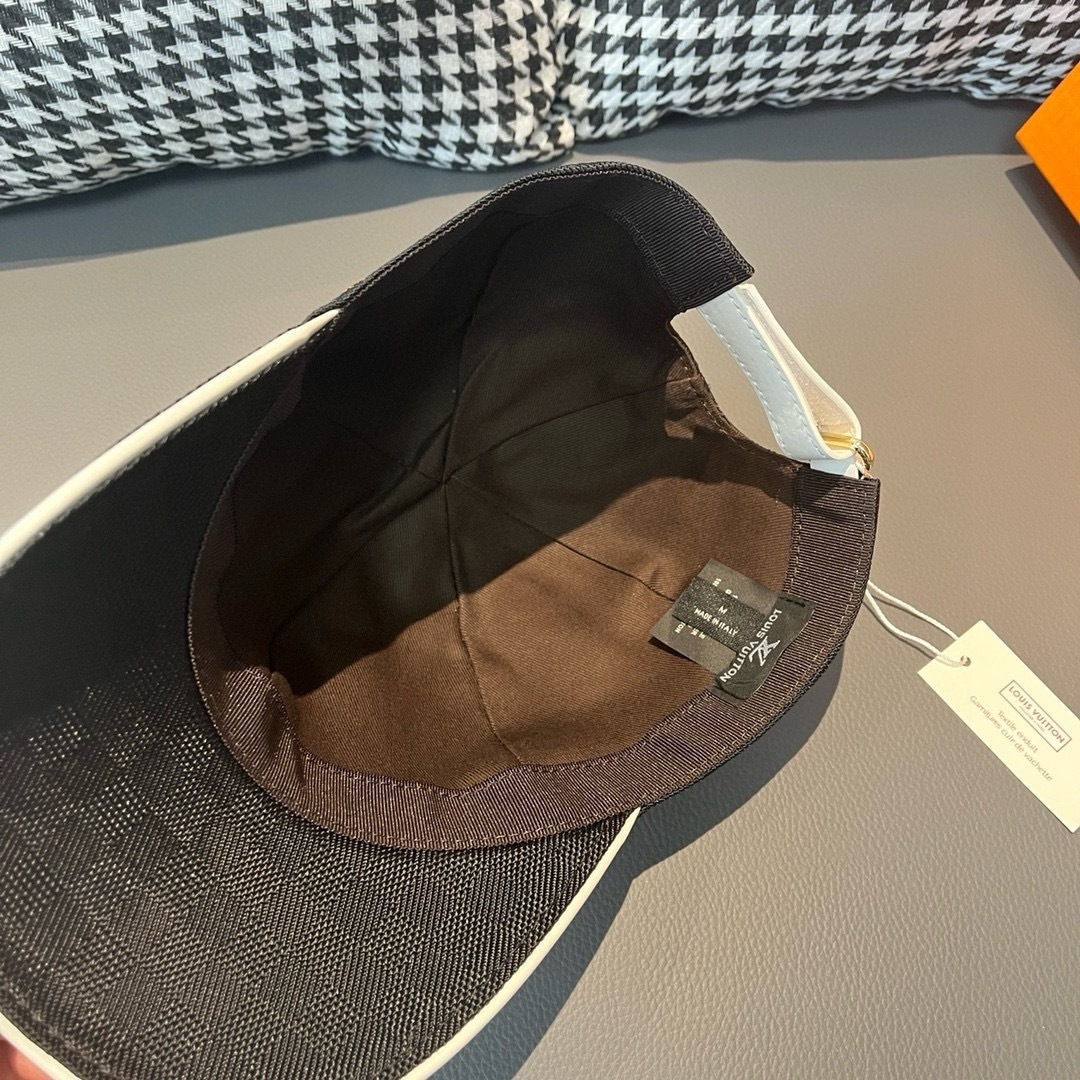 
配包装布袋，LV路易威登新款原单棒球帽，经典棋盘格，11开模订制，原版专柜布料+头层牛皮，小方格时尚帅