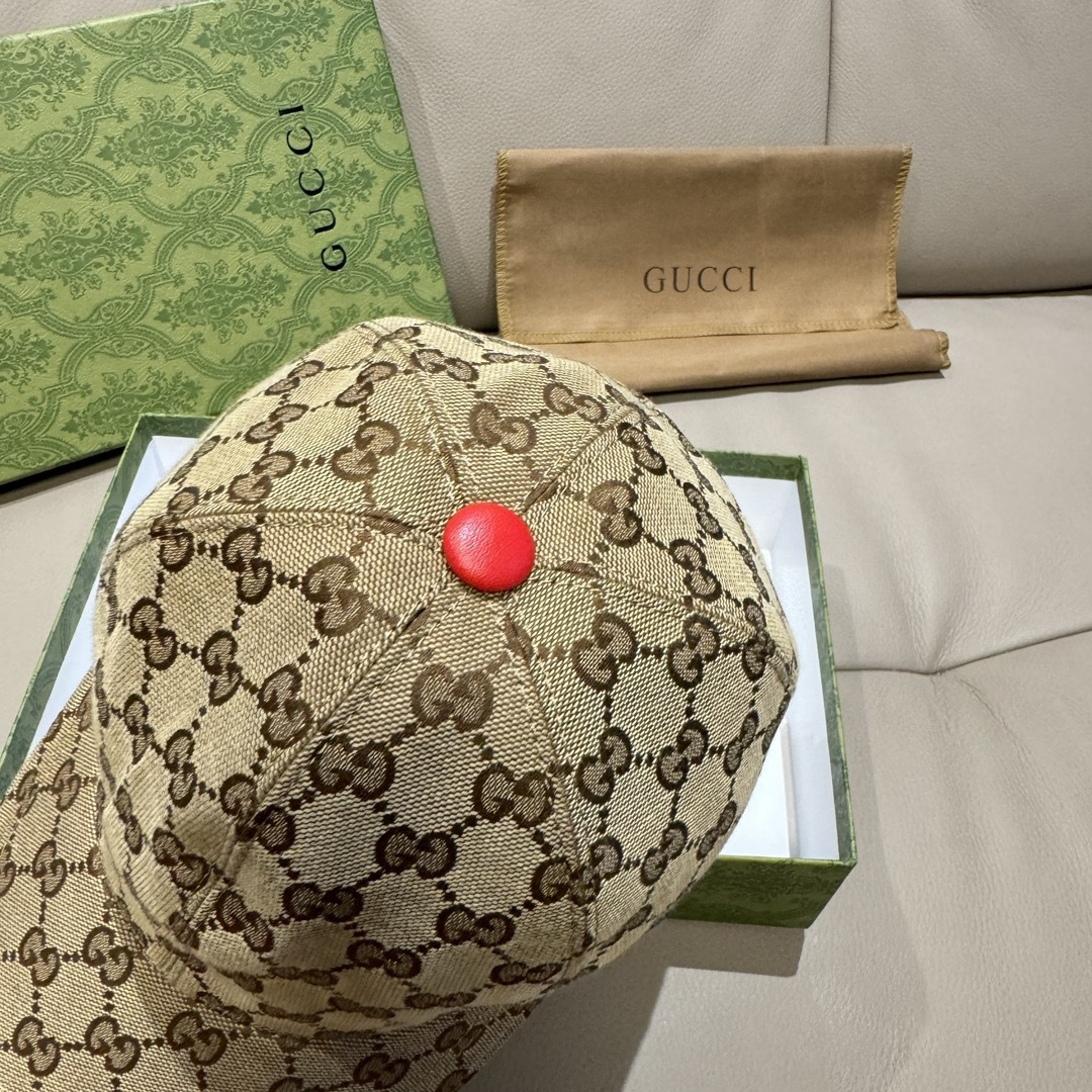 
配盒子布袋，Gucci(古奇)经典原单棒球帽， 五星织带，11开模订制，原版帆布料+头层牛皮，代购热门
